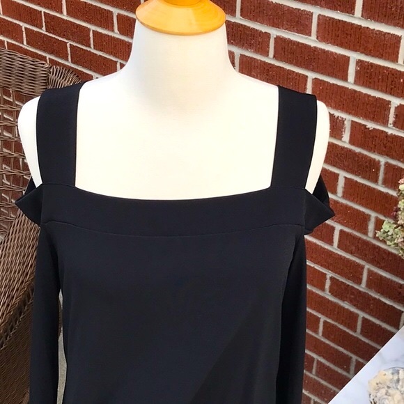 Kim & Cami Cold Shoulder Top - Picture 2 of 10